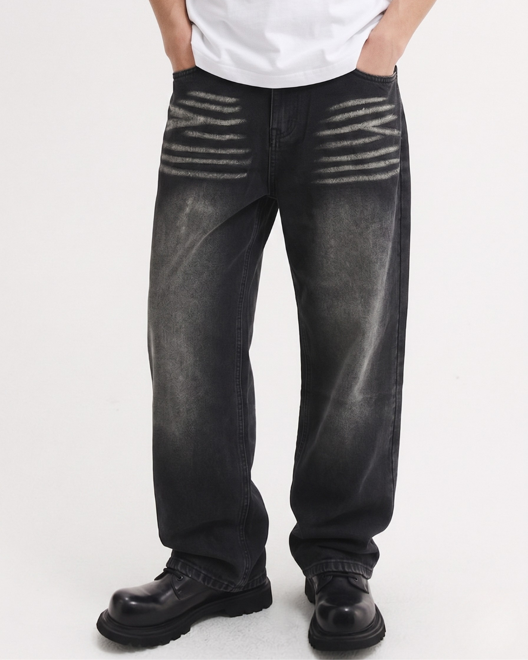 CHALK DENIM IN BLACK