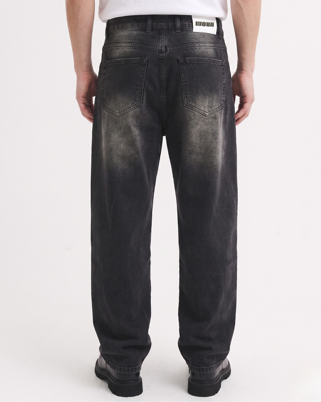 CHALK DENIM IN BLACK